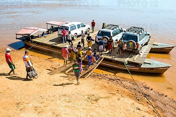 Four-wheel drive car on the ferry at Belo sur Tsiribihina