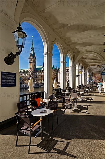 Alster arcades with view of the town hall tower