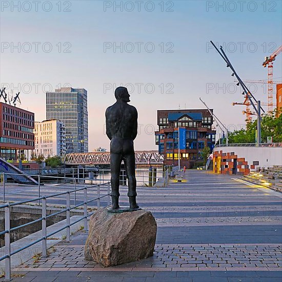 Stoertebecker sculpture on Stoertebecker Ufer