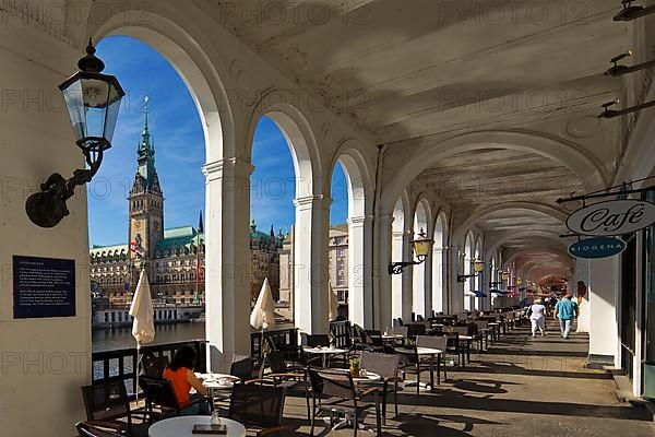 Alster arcades with view of the town hall tower