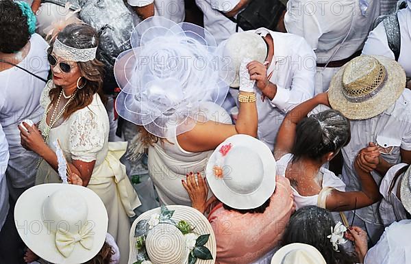 St. Cruz: Los Indianos is the central event of the Palmerian carnival on La Palma and dates back to the return of emigrants from Central America and Cuba. Participants are almost all the inhabitants of St. Cruz and tourists. La Palma