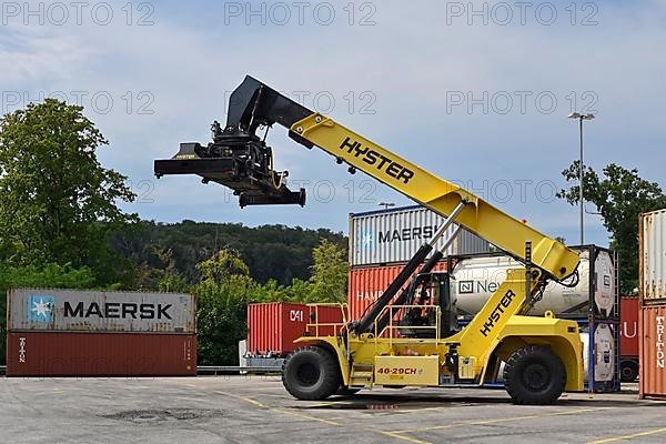 Hyster container stacker