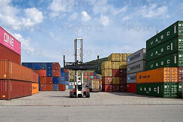 Container stacker Freight container