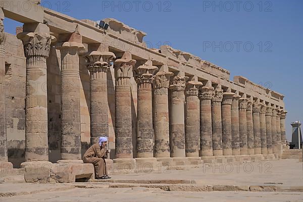 Western portico at Dromos Square