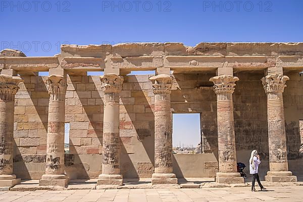 Western portico at Dromos Square