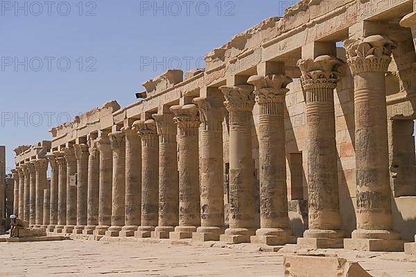 Western portico at Dromos Square