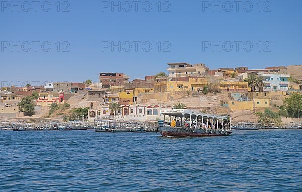 Tour boats with tourists