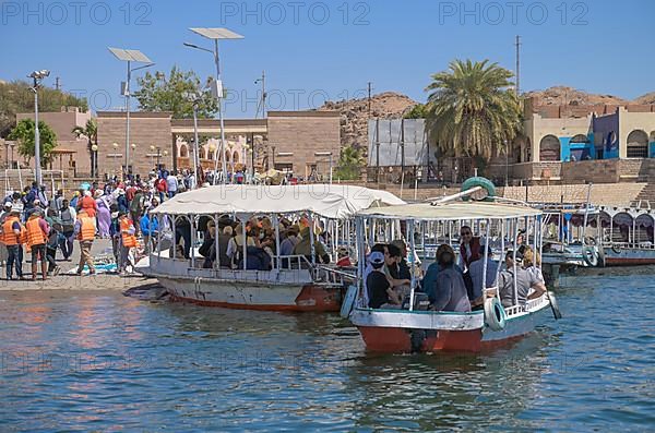 Tour boats with tourists