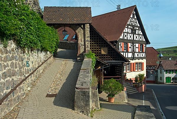 Gate at Hinterer Kirchweg to the parish church of Saint Petronilla and half-timbered house Dutters Stube