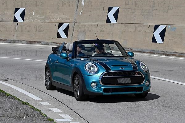 Pass road passenger car Mini Cooper