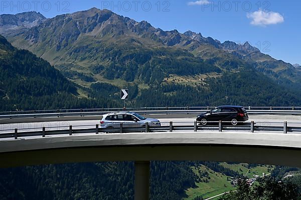 Passenger car oncoming traffic