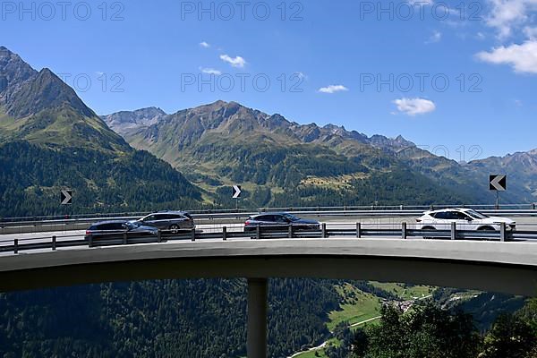 Passenger car oncoming traffic