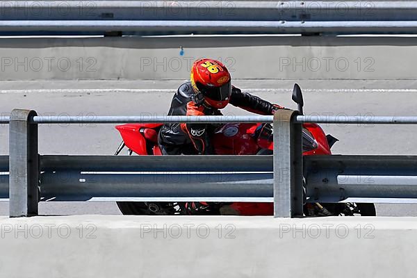 Motorcyclist crash barriers