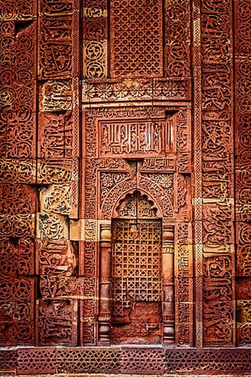 Decorated wall in Qutub complex. Delhi