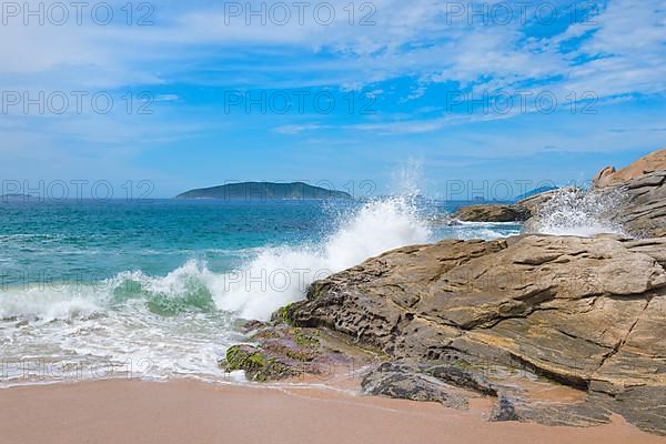 Praia das Caravelas