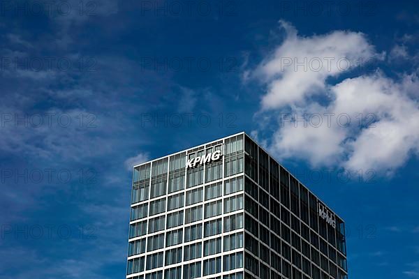 New construction of the KPMG building