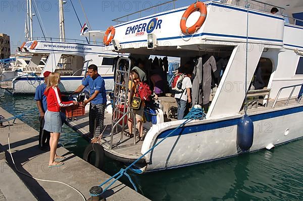 Diving boat