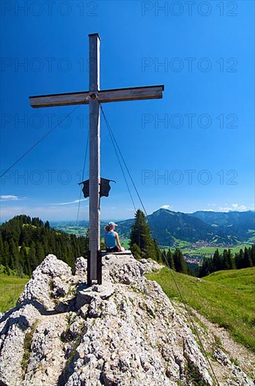 Summit of Baerenkoepfle at noon