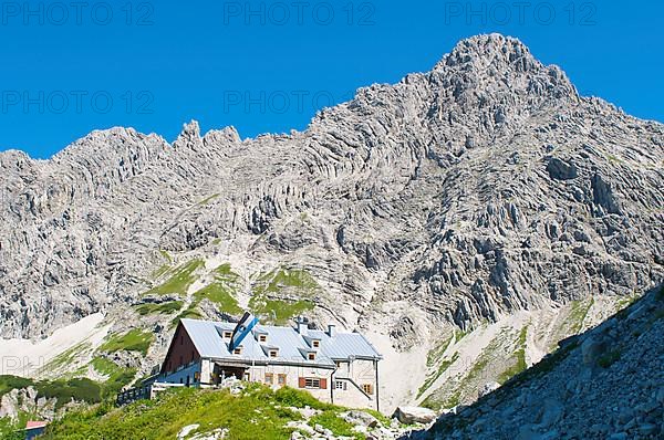 Prinz-Luitpold-Haus below the Hochvogel massif