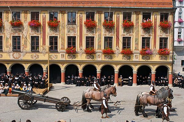 Wallenstein's entry in 1630 in front of the wheelhouse on the market square