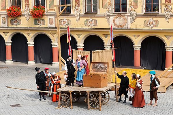 Wallenstein's entry in 1630 in front of the wheelhouse on the market square