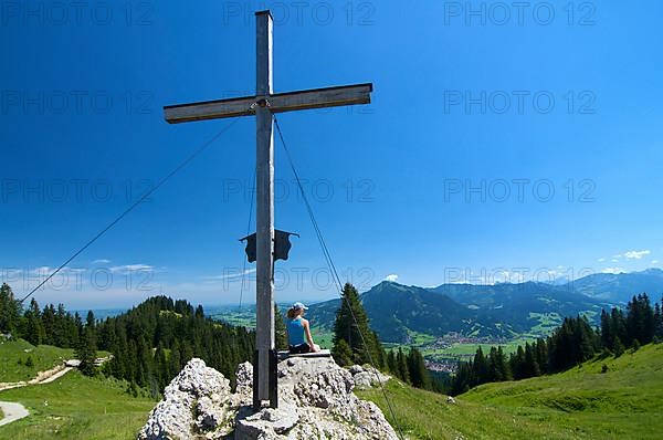 Summit of Baerenkoepfle at noon