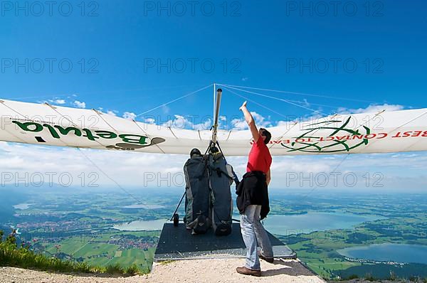 Hang glider on Tegelberg