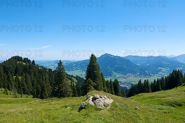 Summit of the Baerenkoepfle at noon