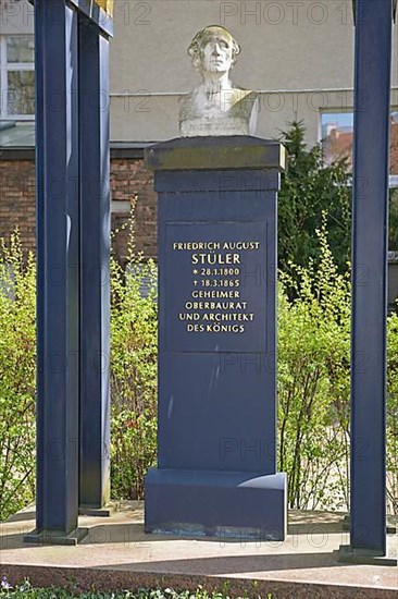 Honorary grave of architect Friedrich August Stueler