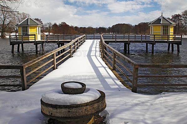 Bathing jetty with bathing hut