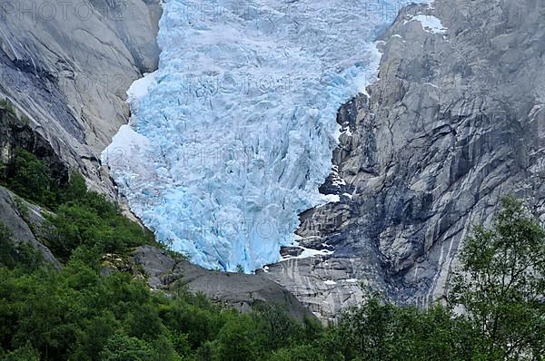 Briksdalsbreen glacier