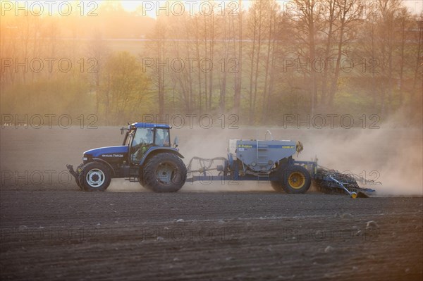 New Holland tractor TM135 with Overum seed drill