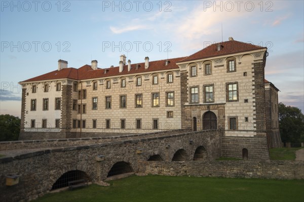 Nelahozeves Castle