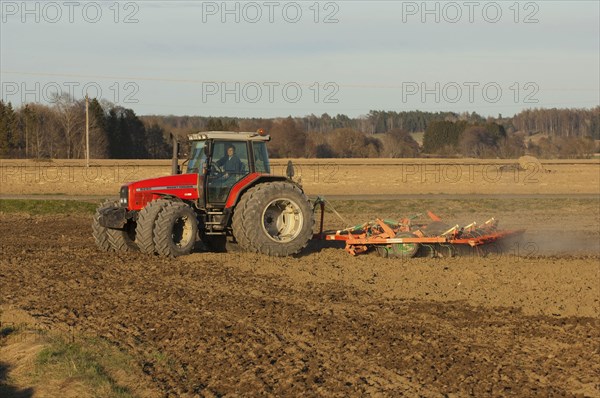 Massey Fergusson 6290 tractor with harrows