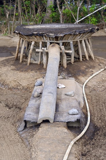 Sand filter for filtering the seawater in front of extracting sea salt