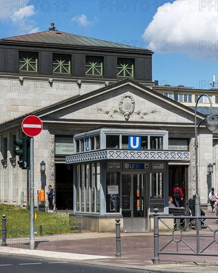 Western entrance to Wittenbergplatz underground station