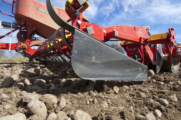 Close-up of the Spirit 800S cultivator-seeder from Vaderstad on a field with stony soil