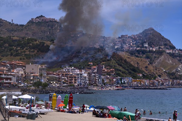 Heatwave causes forest fires between Giardini-Naxos and Taormina