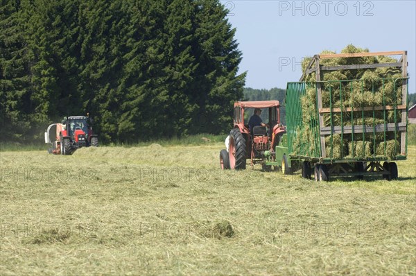 Tractor bale hay