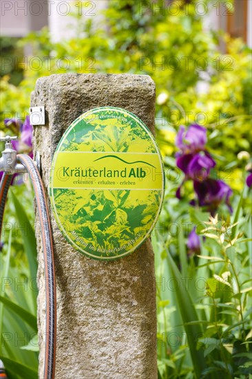 Sign Kraeuterland Alb in the garden