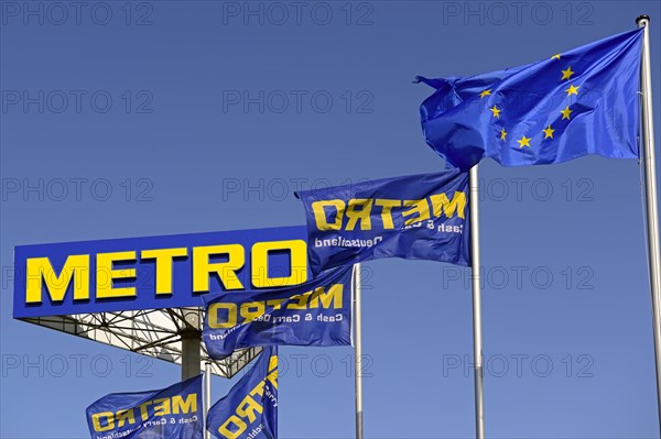 Lettering and flags of Metro AG