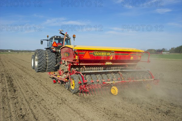 Valtra tractor with Vaderstad Rapid 400C seed drill