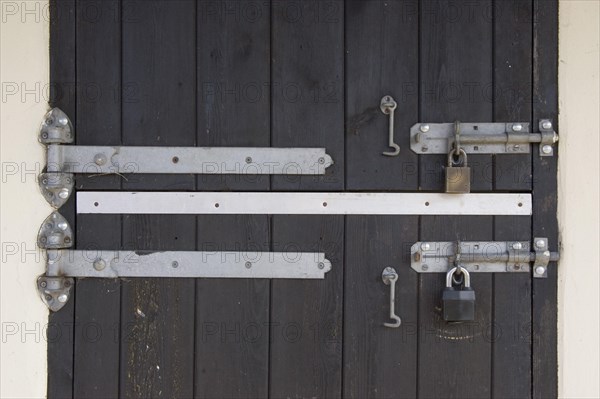 Padlock and stable tack room door hinges