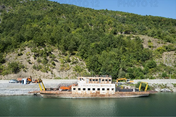 Old ferry Linja-Fierze-Koman