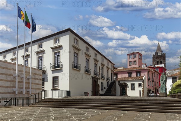 Court in front of court