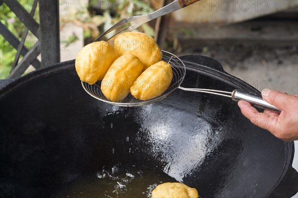 Preparation of local tandyr bread