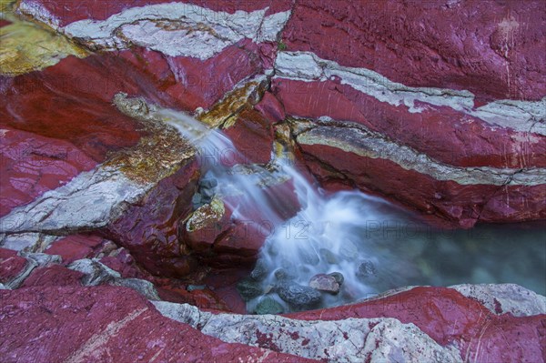 Sedimentary argillite mineral layers in Lost Horse Creek