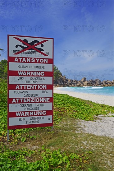 Sign with warnings in different languages about currents