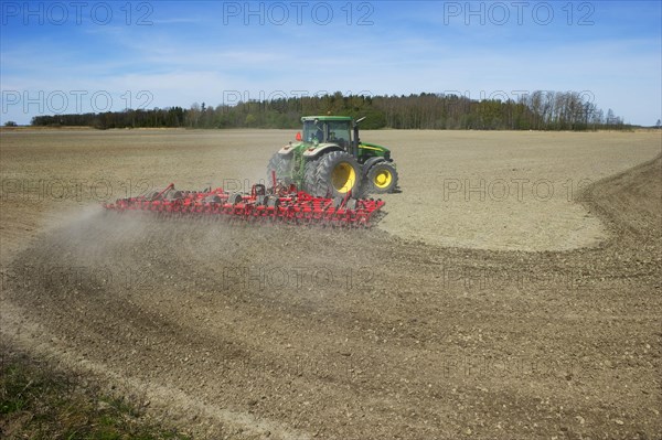 John Deere 7720 tractor with Vaderstad NZ-Aggressive-800 harrows