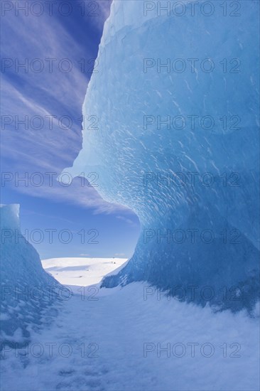 Ice formations in the glacier lagoon Fjallsarlon